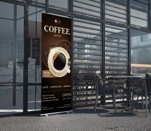 folia-rol-up-przed-kawiarnia